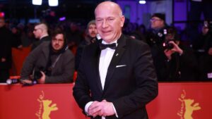 Kai Wegner, alcalde de Berlín, asiste a la alfombra roja de la Gala de Clausura de la Berlinale