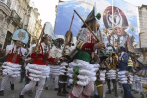 El carnaval, protagonista de las primeras anécdotas de las elecciones gallegas