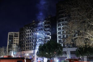 El incendio en un edificio de viviendas en España deja 9 muertos