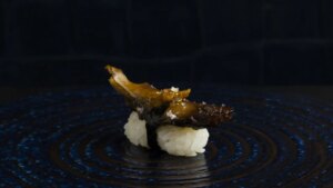 El restaurante para solo seis comensales con estrella Michelin especializado en sushi donde vivir una auténtica experiencia nipona