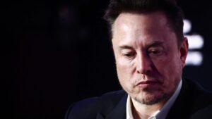 Elon Musk está enfadado por su nómina