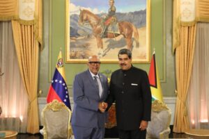 Embajador de Guyana presentó credenciales ante el presidente Maduro - Yvke Mundial