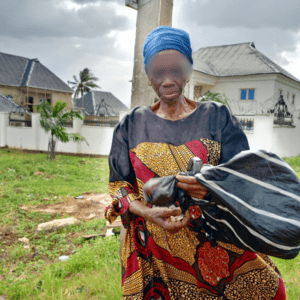 En África, la marca como brujas destruye la vida de muchas ancianas