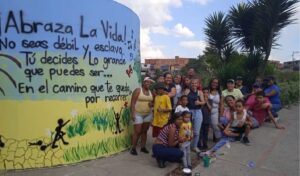 En La Vega pintaron un mural para motivar a los jóvenes a vivir en positivo, ser libres y luchar por sus sueños