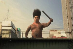 Esta película de ciencia ficción con un atípico superhéroe y monstruos gigantescos es una chaladura descomunal. Se llama Big Man Japan y está en streaming