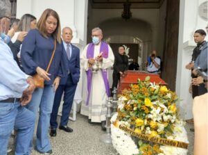 Familiares, seguidores y gremio periodístico despiden a Samuel Alberto el “Espuelazo” González en la ciudad de Maracaibo