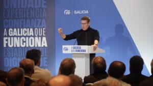 Feijóo acusa al Gobierno de no querer "señalar" a Puigdemont en Bruselas e "intervenir" la Fiscalía para no investigarlo