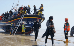 Francia rescata en el Canal de la Mancha a 132 migrantes a la deriva