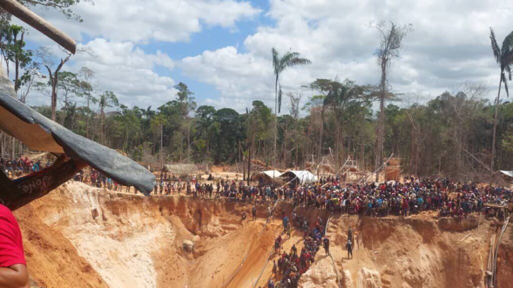 Gobierno confirma 15 muertos y 11 heridos por derrumbe de mina ilegal en Bolívar