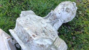 Gobierno denunció la profanación de una estatua de Simón Bolívar en Italia