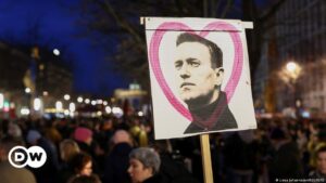 Grupo de Navalni exige que se entregue cuerpo del opositor – DW – 17/02/2024