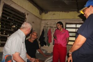 Gustavo Fernández entregó un Techo Seguro a beneficiaria del primer “Encuentro con el Alcalde”