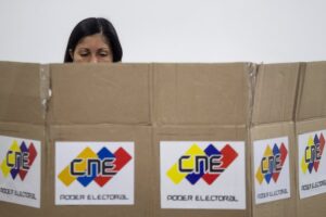 Hacer elecciones con menos de 6 meses de anticipación, un riesgo que el chavismo está dispuesto a correr