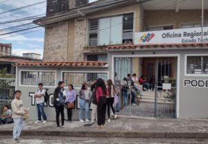 Jóvenes exigen al CNE abrir el REP en Táchira