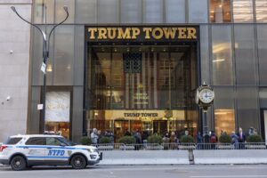 Juez ordena a Donald Trump a pagar más de 350 millones de dólares por fraude en su empresa en Nueva York