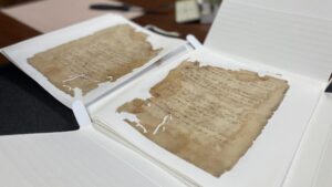 La Catedral de Barcelona descubre un fragmento de cancionero trobadoresco de la primera mitad del siglo XIV