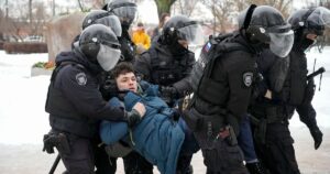 La Policía rusa detuvo a más de 200 personas en las manifestaciones por la muerte de Alexei Navalny