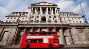 La calma del Banco de Inglaterra llevará a la libra a los 1,3 dólares al cambio