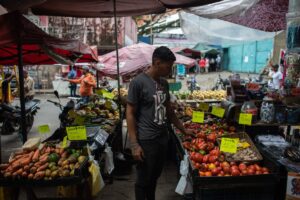 La economía venezolana se contrajo 1,2% en 2023, según el OVF