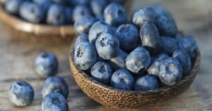 La fruta de temporada de verano que mejora la memoria, protege el cerebro y ayuda a prevenir el Alzheimer y el Parkinson