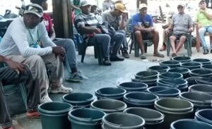 La idea endógena del chavismo para "atacar" la escasez de agua en Falcón... entregar tobos vacíos