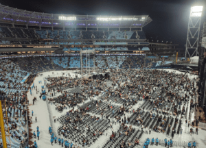 La mayoría de los asistentes no han ingresado al estadio a minutos del concierto de Luis Miguel