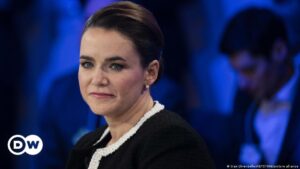 La presidenta húngara renuncia tras controvertido indulto – DW – 10/02/2024