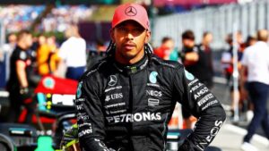 Lewis Hamilton firma para Ferrari