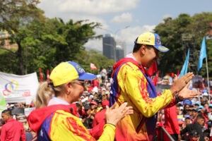 “Lo digo con humildad y que Washington lo sepa, esto es apenas calentando el brazo para las batallas que vienen”: Maduro