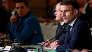 El presidente francés, Emmanuel Macron, durante su intervención en la conferencia en apoyo de Ucrania, este lunes en París.