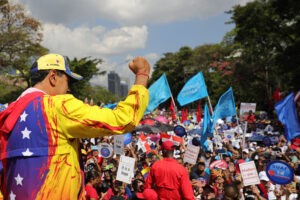 Maduro dice estar "calentandito el brazo" para la campaña de las elecciones presidenciales