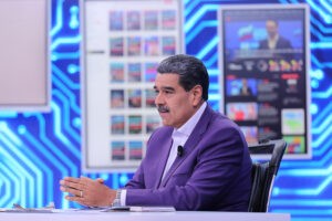 Maduro dice que fue "todo un éxito" consulta de la AN para discutir cronograma electoral
