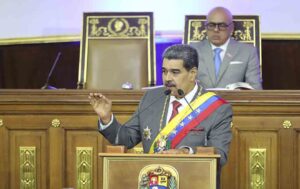 Maduro incrementa el ingreso mínimo en bolívares equivalentes 100 dólares indexados |