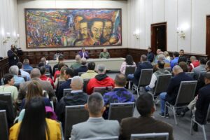 Maduro se reunió con gobernadores oficialistas y ministros