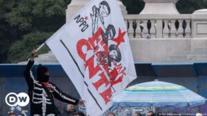 Maestros de Oaxaca protestan durante visita de López Obrador – DW – 27/02/2024