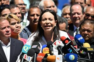 María Corina Machado: ¿Nombrar a un candidato sustituto y claudicar ante el régimen?