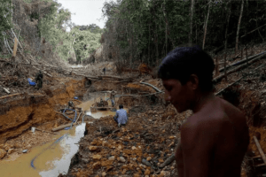 Más de 60 colombianos expulsados por militares venezolanos de una mina ilegal en Amazonía