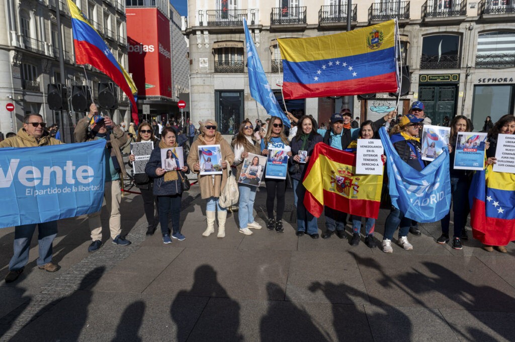 Medio millar de personas se manifiesta en Madrid en apoyo a María Corina Machado