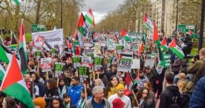 Miles de personas se manifiestan en ciudades de todo el mundo contra la guerra en Gaza