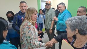Ministra Yelitze Santaella promete que docentes serán atendidos en clínicas privadas de El Tigre