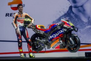 MotoGP: Repsol Honda presenta la moto de la recuperacin: "No pensamos en Mrquez"