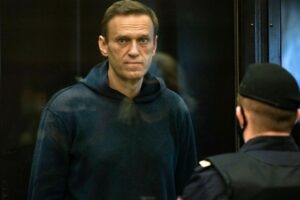 Muere en prisión el opositor ruso Alexei Navalny, confirma el servicio penitenciario donde cumplía condena