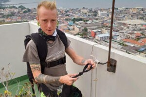 Muere un reconocido paracaidista tras intentar un salto extremo desde un edificio de Tailandia