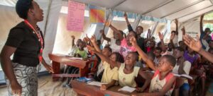 ONU emite alerta mundial por escasez de docentes
