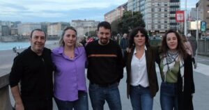 Pablo Iglesias aparece por 'sorpresa' en A Coruña para dar su apoyo a Faraldo (Podemos)
