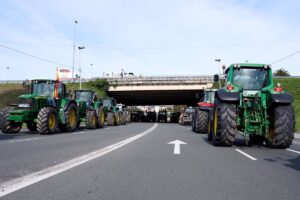 Protestas agricultores | Directo: Unos 500 tractores llegarán este miércoles a Madrid en cinco columnas