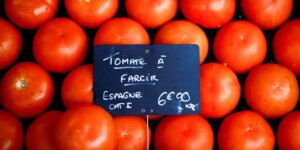 Ratatouille con tomate de Murcia y vino español en las casas de París