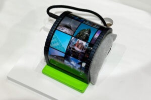 Samsung tiene un prototipo de móvil plegable tipo pulsera. Nos enseña hasta dónde puede ir esta tecnología