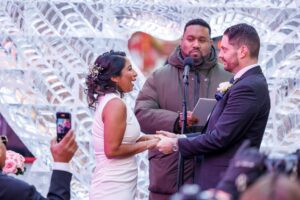 San Valentín en Times Square: bodas, pedidas de mano y renovación de votos de amor eterno - AlbertoNews