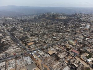 Suben a 99 los muertos en los devastadores incendios de Valparaíso (Video y fotos)